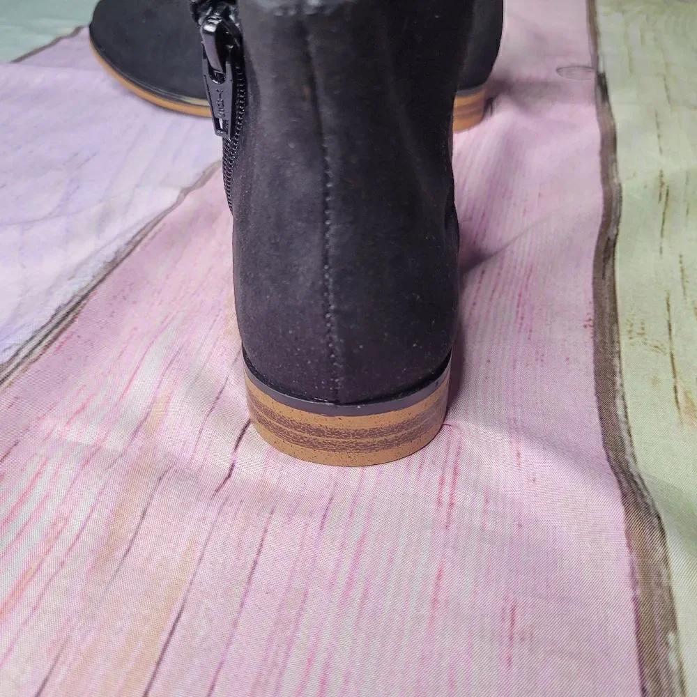 Girl's Side Zip Ankle Boots Size 8‎